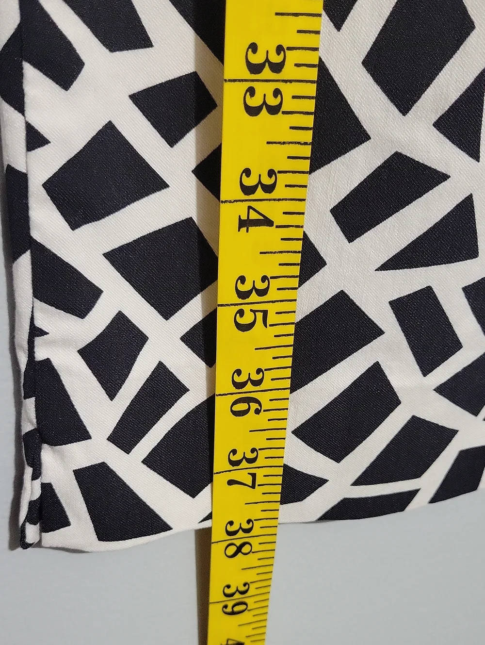 Peck & Peck Women's Black White Geometric Pull-on Ankle Pants Sz 10 Career